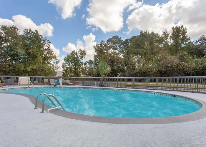 Wingate By Wyndham Charleston Coliseum Hotel 3*