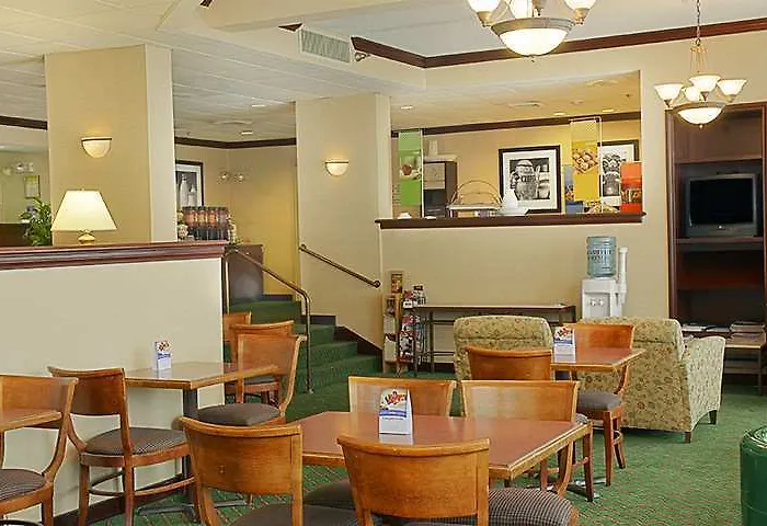 Hotel Wingate By Wyndham Charleston Coliseum North Charleston