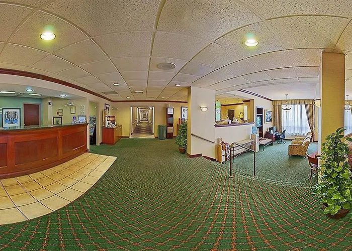 Hotel Wingate By Wyndham Charleston Coliseum