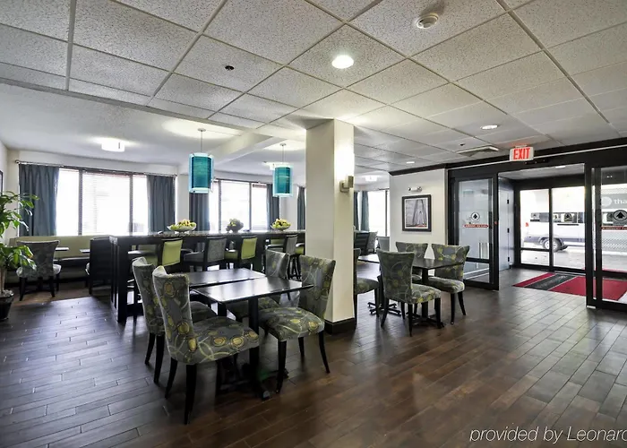 Wingate By Wyndham Charleston Coliseum Hotel