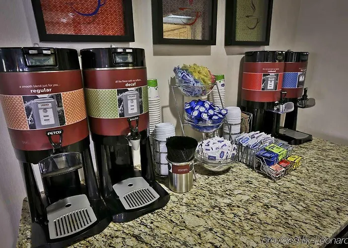 Hotel Wingate By Wyndham Charleston Coliseum 3*